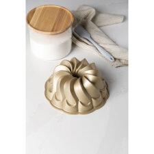 Pirouette Pan Styled