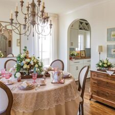Winter table scape cottage