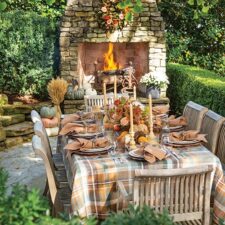 seasonal outdoor tablescapes